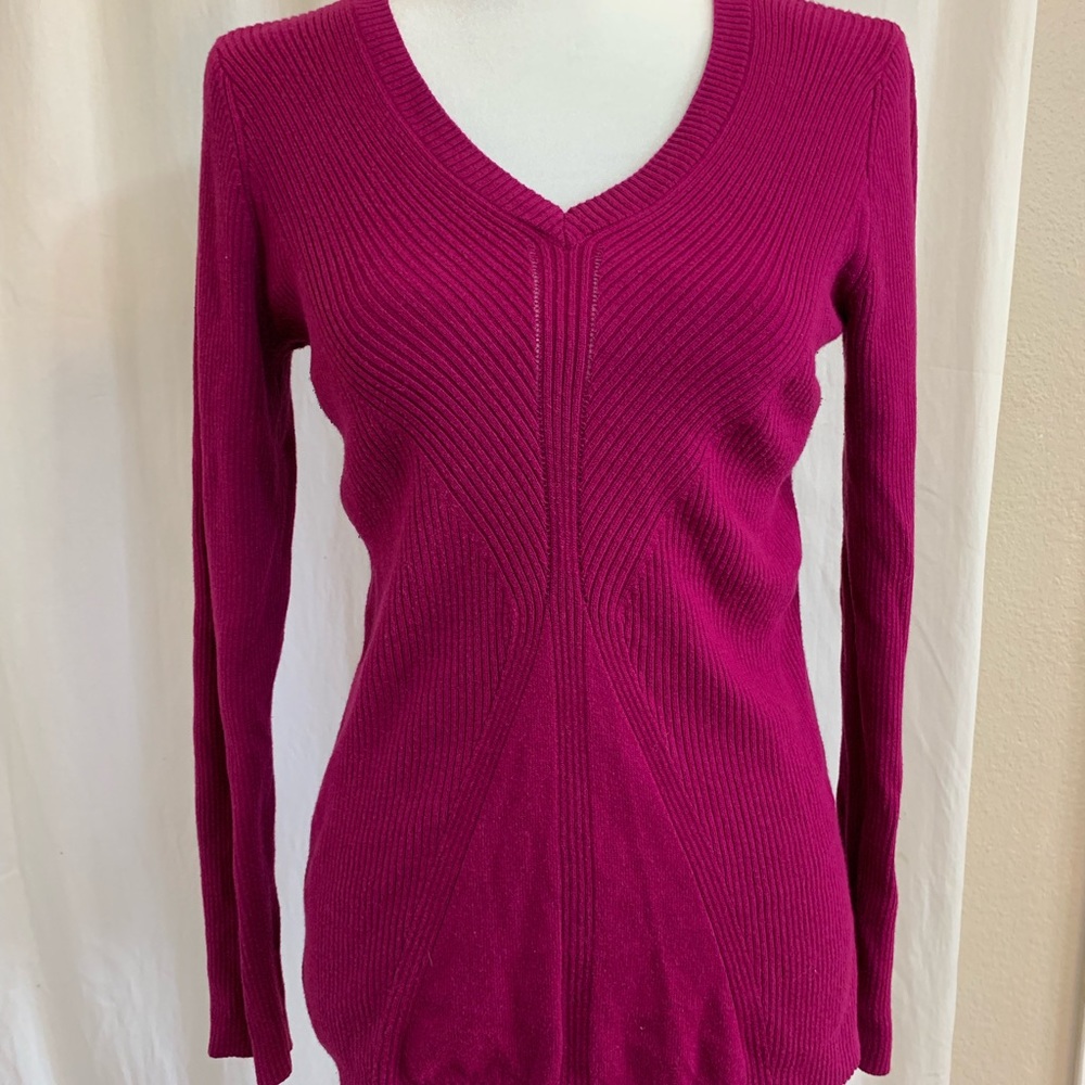 DKNY vneck ribbed sweater